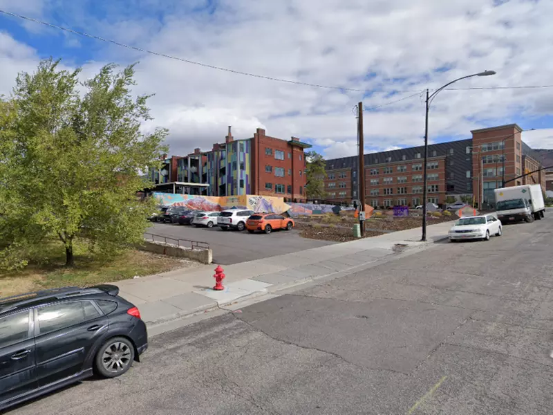 Parking at [UG10] 455 25th St. Lot