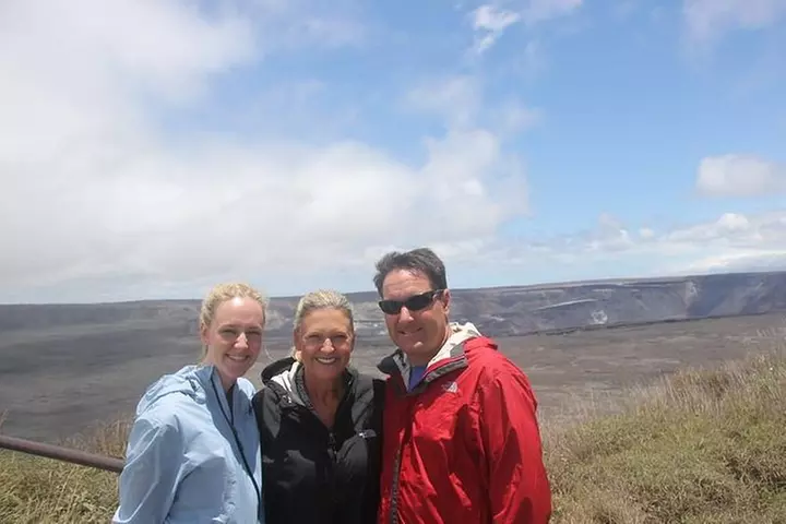 Private Tour from Hilo to Hawaii Volcanoes Natl Park Mercedes Van