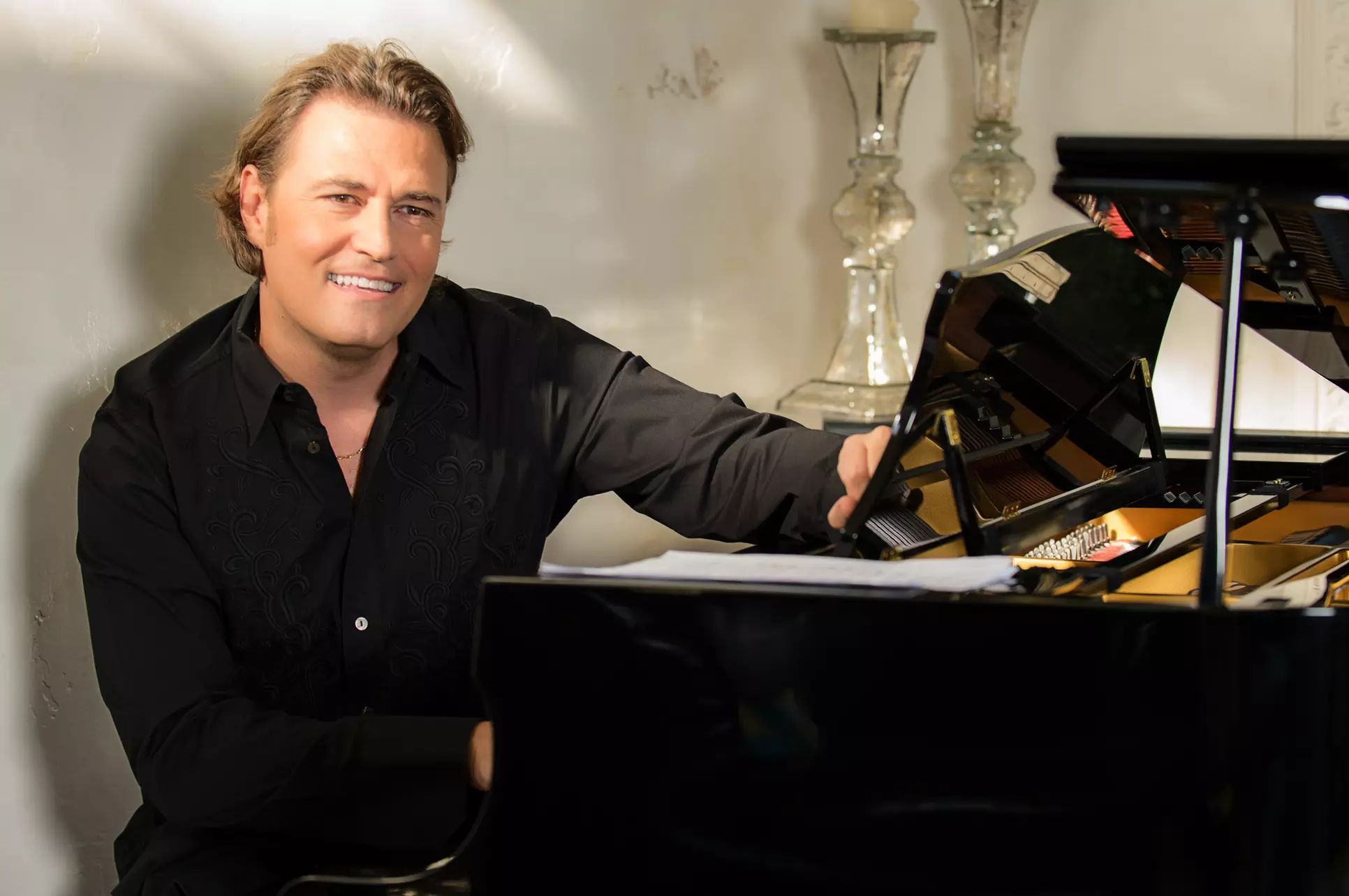 "Pasquale Esposito Celebrates Italian Piazzas" - Sunday, Nov 4, 2018 / 6:00pm - Primary Image
