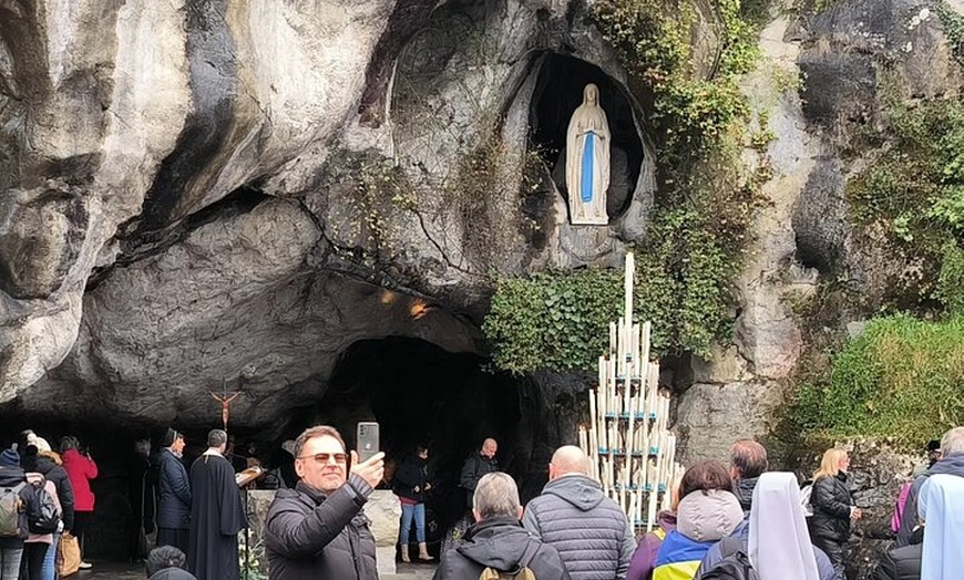Image 6: Experimente Lourdes con un tour privado y un cómodo transporte