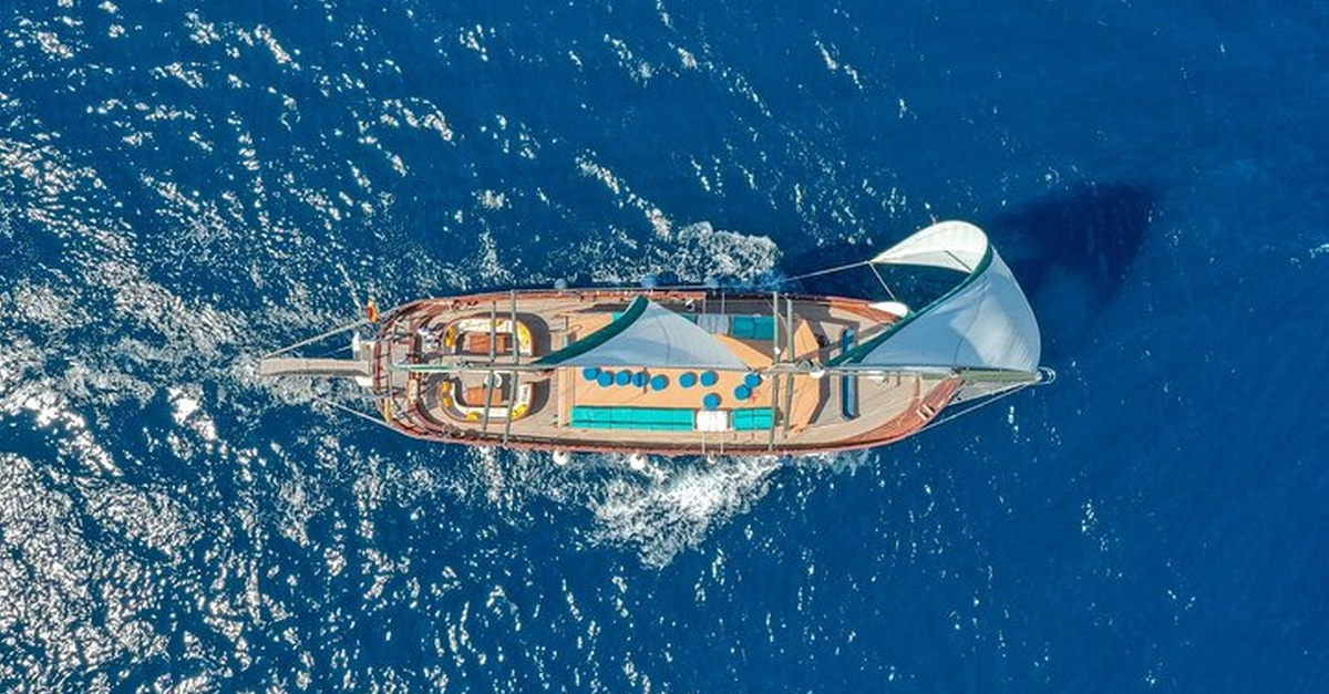 Crucero en barco por Barcelona con bebidas