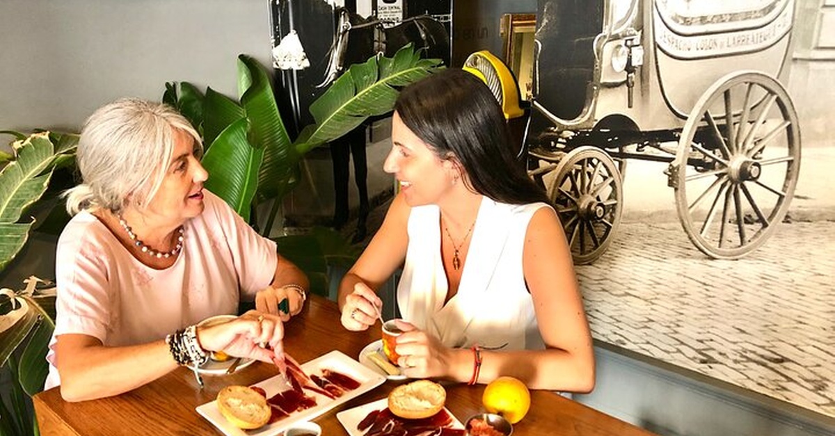 Experiencia del jamón ibérico con desayuno tradicional en Madrid