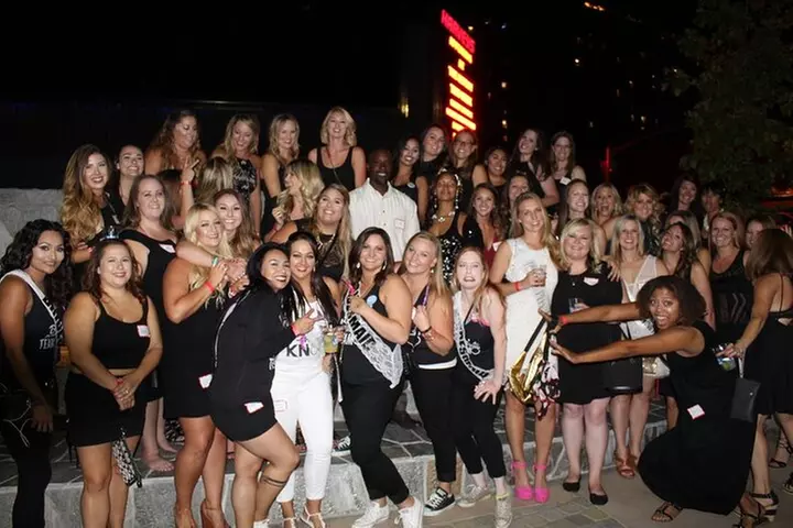 Las Vegas Bar Crawl by Party Bus with Free Drinks