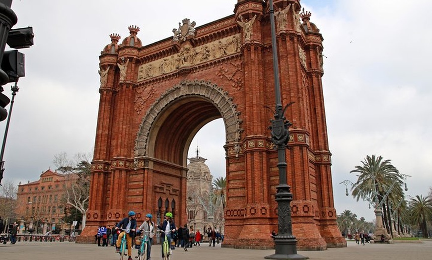 Image 4: Recorrido de 3 horas en bicicleta eléctrica de Barcelona, la montañ...