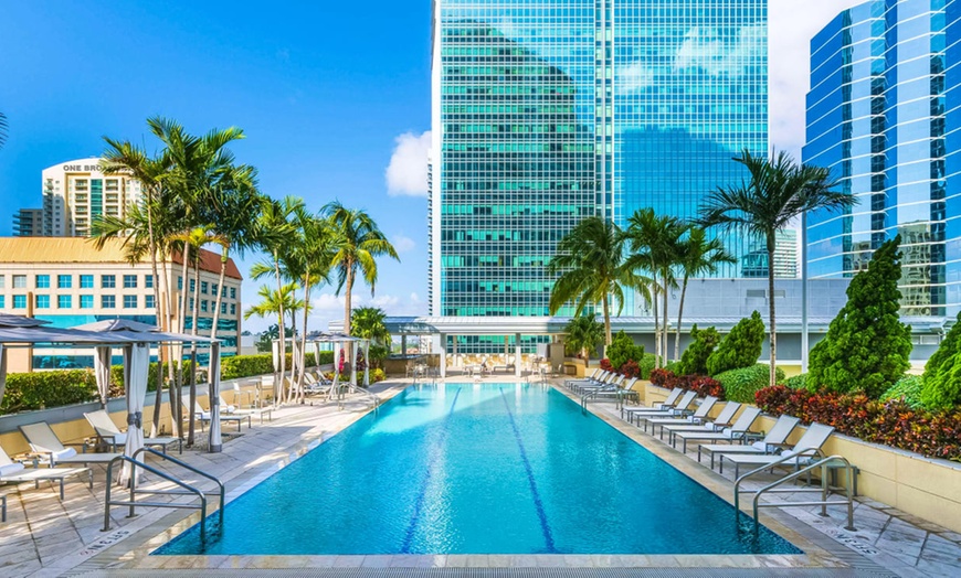 Image 1: ✈ UNITED STATES | Miami - Hotel AKA Brickell Miami 4* - Rooftop swi...