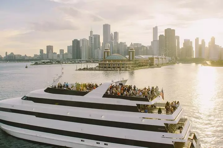 Chicago Fireworks Premier Dinner Cruise on Lake Michigan