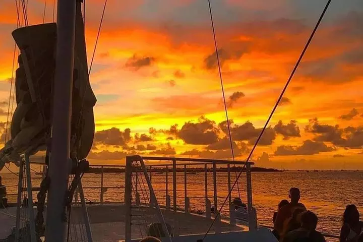 Key West Sunset Sail with Live Music, Drinks and Appetizers