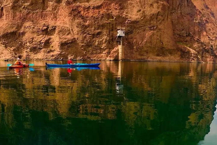 Self-Drive Emerald Cave Kayak Tour: Guided Willow Beach Paddle
