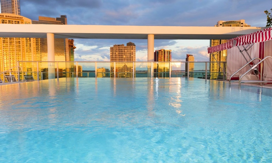 Image 2: ✈ UNITED STATES | Miami - Novotel Miami Brickell 4* - Rooftop swimm...