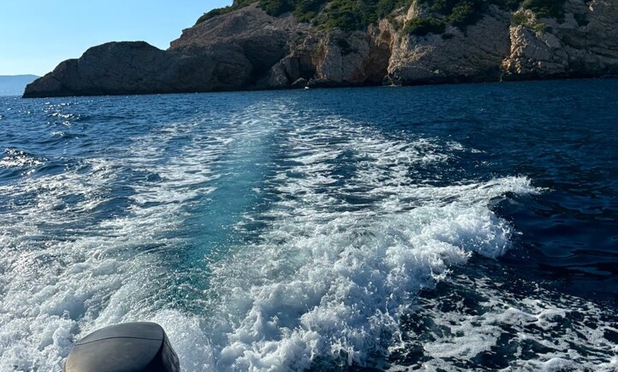 Image 6: Un Bateau Privatisé, dans les Calanques de Port d'Alon !