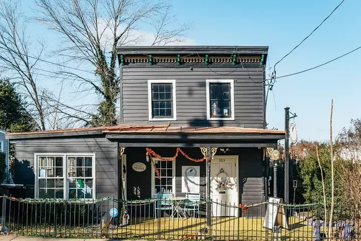 Ghosts of Fredericksburg, Virginia: A Self-Guided Walking Tour