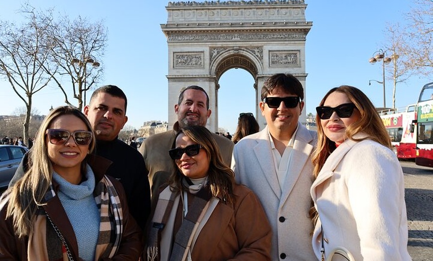 Image 4: Visite privée de Paris en minivan avec photoshoot inclus