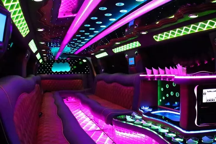 Private Roundtrip Transfer: To Las Vegas by Luxury Limo