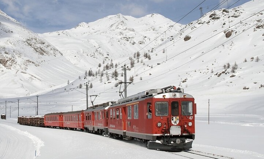 Image 1: Esperienza a bordo del Trenino Rosso del Bernina