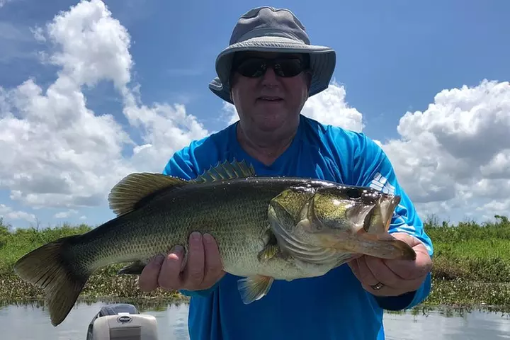 Private Pontoon Fishing Charter on Lake Tohopekaliga in FL
