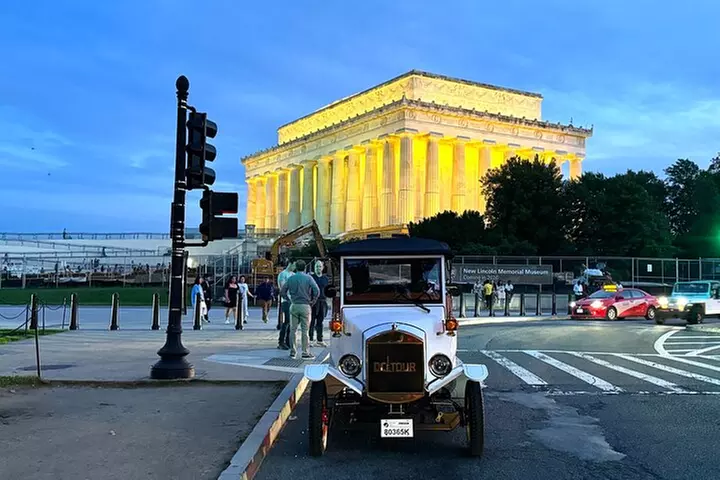 Washington DC Sightseeing Tour by Electric cart or Vintage Car