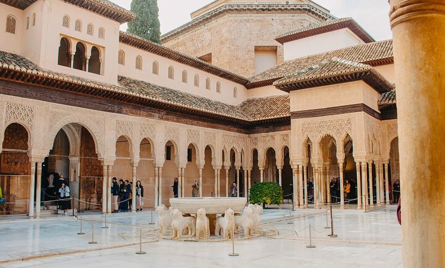 Image 2: Alhambra Palacios Nazaríes y Generalife con Audioguía