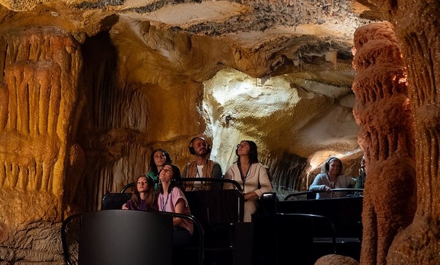 Image 1: Tour Cassis Balade en bateau et visite des grottes au départ d'Aix