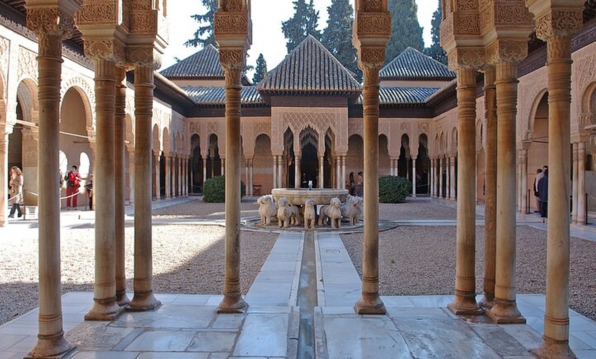 Image 2: Tour Alhambra con Palacios Nazaríes desde Jaén