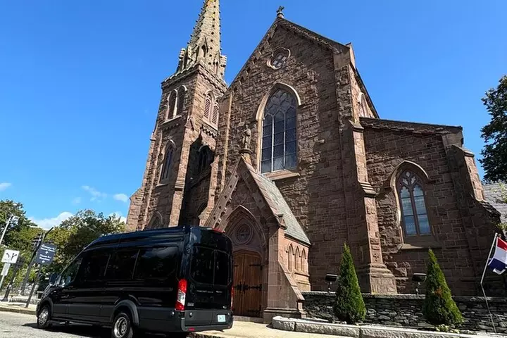 90 Minute Luxury Van Scenic Tour of Newport Mansions