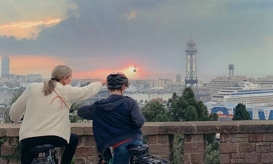 Image 8: 2.5h Tour en E-Bike : Parques, Jardines, Vistas a la playa y panorá...