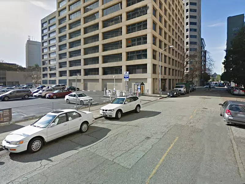 Parking at Kaiser Plaza Lot - Valet - Second Medium
