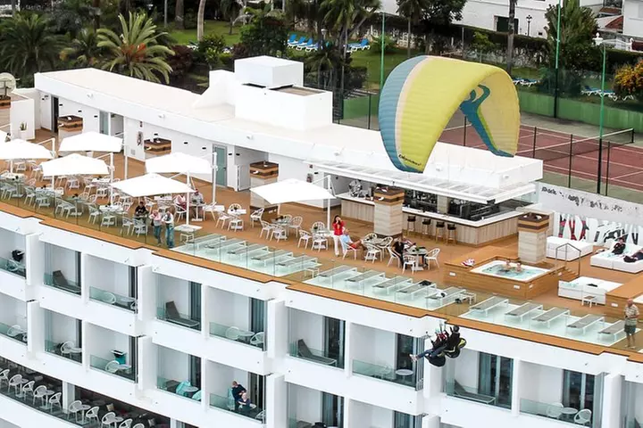 Experiencia épica de parapente en Tenerife con el equipo campeón de...