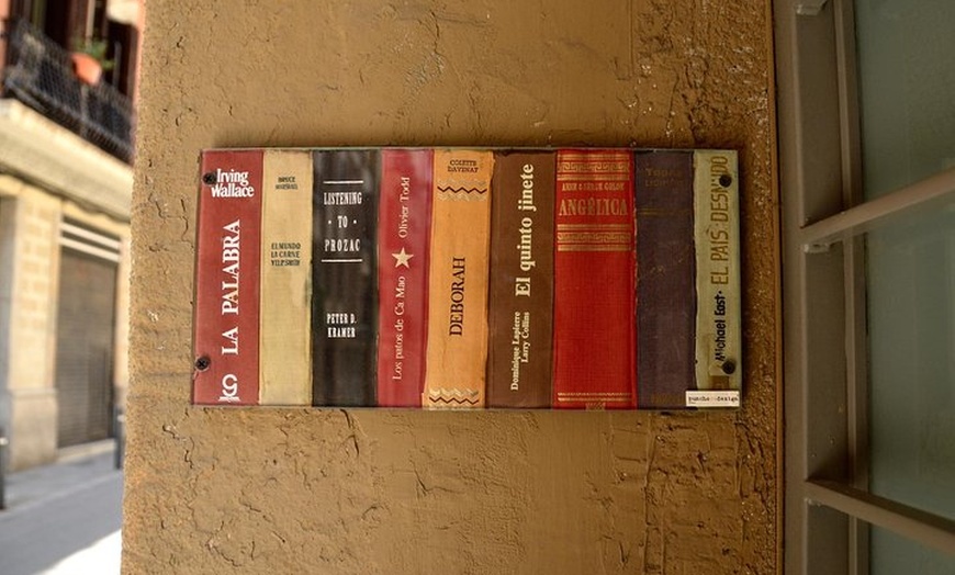 Image 4: Barcelona : una ruta cultural de enigmas en el popular barrio de El...