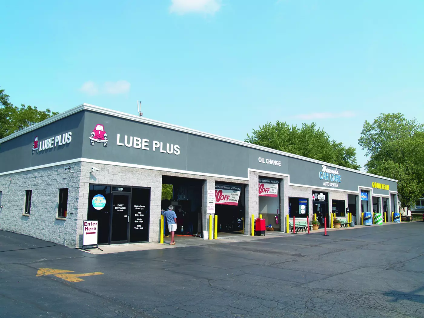 $15.99 For 2 Full Service Car Washes (Reg. $31.98) - Second Medium