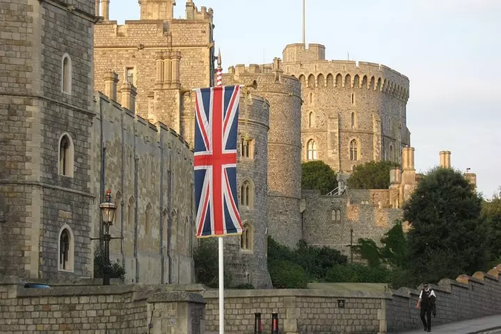 Windsor Castle, Stonehenge & Roman Baths Private Tour