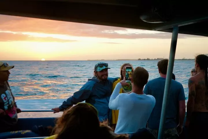 Kauai: Express Na Pali Coast Sunset Cruise