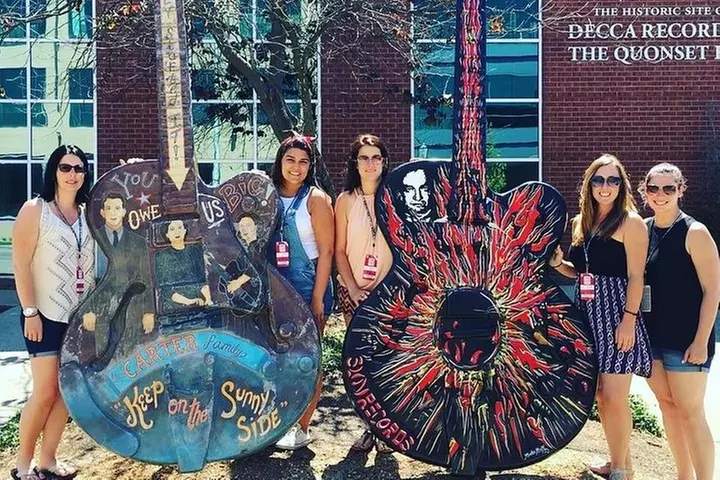 Explore the City of Nashville Sightseeing Tour by Golf Cart