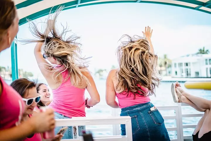 Sandbar Splash and Yacht Tour in Fort Lauderdale