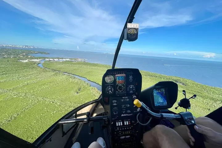 Miami Top-Rated Helicopter Tour: South Beach, Downtown & Islands