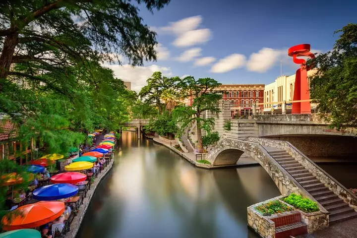 San Antonio Driving Tour From Austin with Boat Cruise & The Alamo