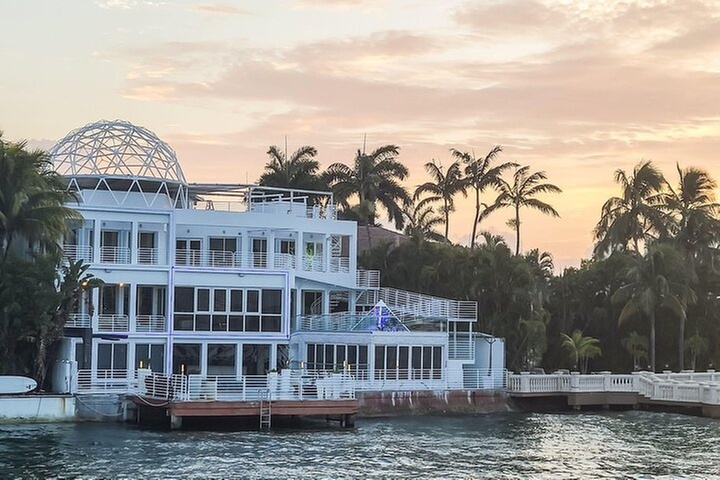 Sunset Cruise of Biscayne Bay Millionaire Homes & Cash Bar