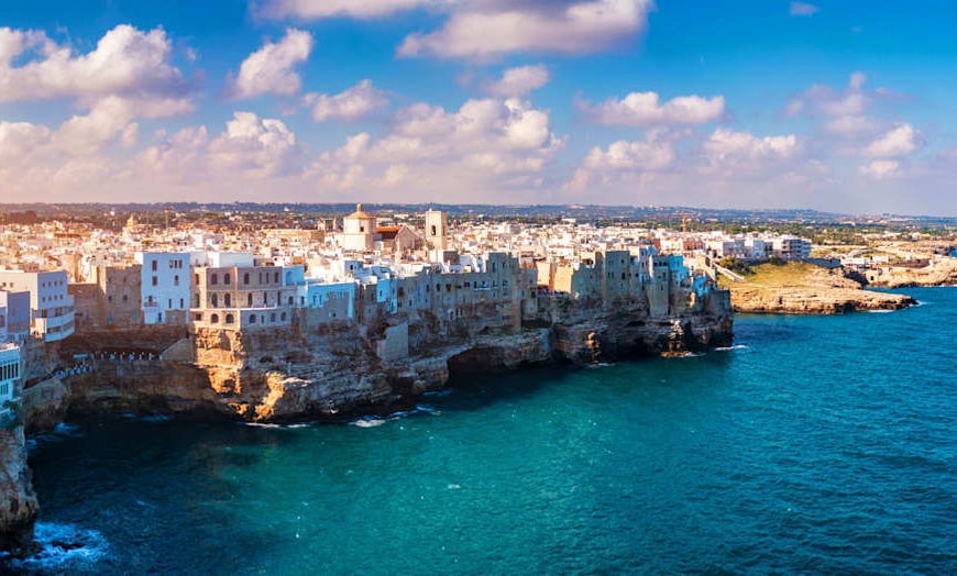 Image 6: ✈ LES POUILLES | Bari - Escapade en liberté dans les Pouilles 4*, 5...