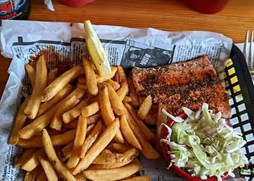 5% Cash Back at Hook & Line Pub