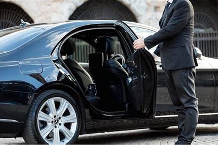 Private Transfer in a Luxury Vehicle to and/or from MSY Airport