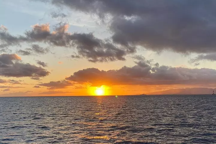 Waikiki to Diamondhead: Sunset BYOB Cruise
