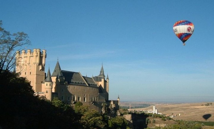 Image 8: Segovia desde los cielos: Paseo en globo al amanecer