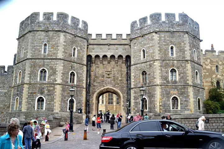 Windsor Castle, Stonehenge & Roman Baths Private Tour