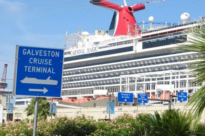 Private Round Trip SUV Transfer Houston - Galveston Cruise Travel