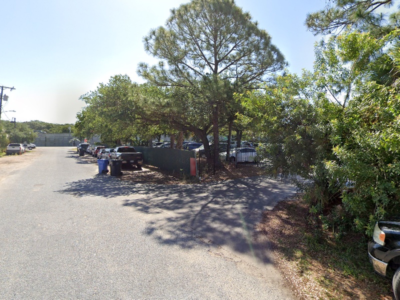 Parking at 4809 Memorial Hwy. Lot