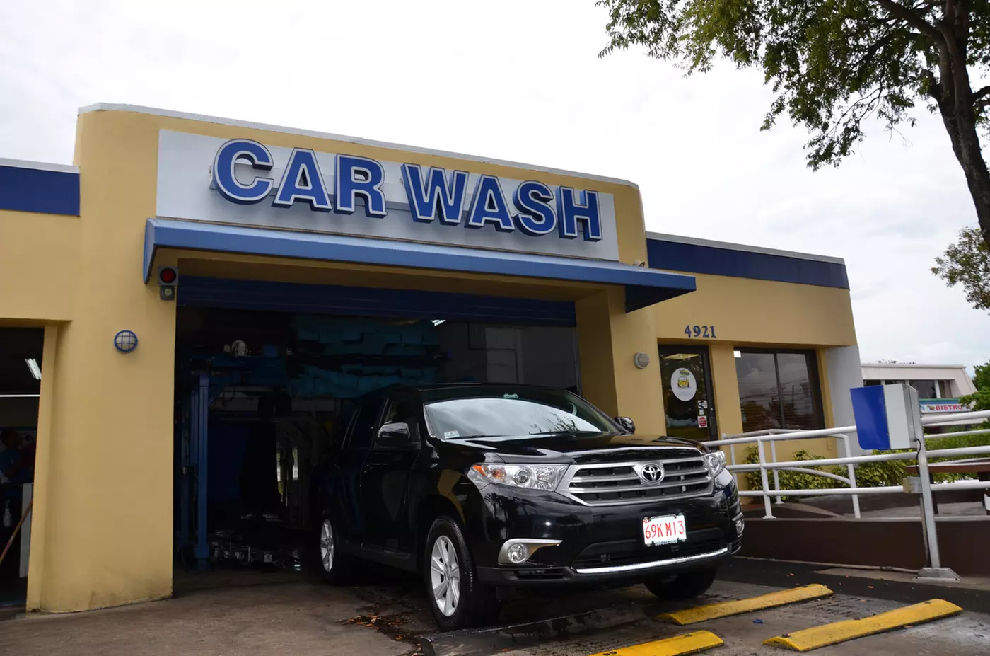 $19.99 For 2 Exterior Lava Hot Wax Washes (Reg. $39.98) - Primary Image