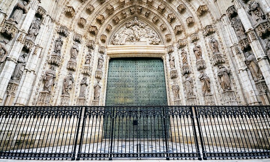 Image 2: Entrada Catedral de Sevilla y Giralda con Audioguía