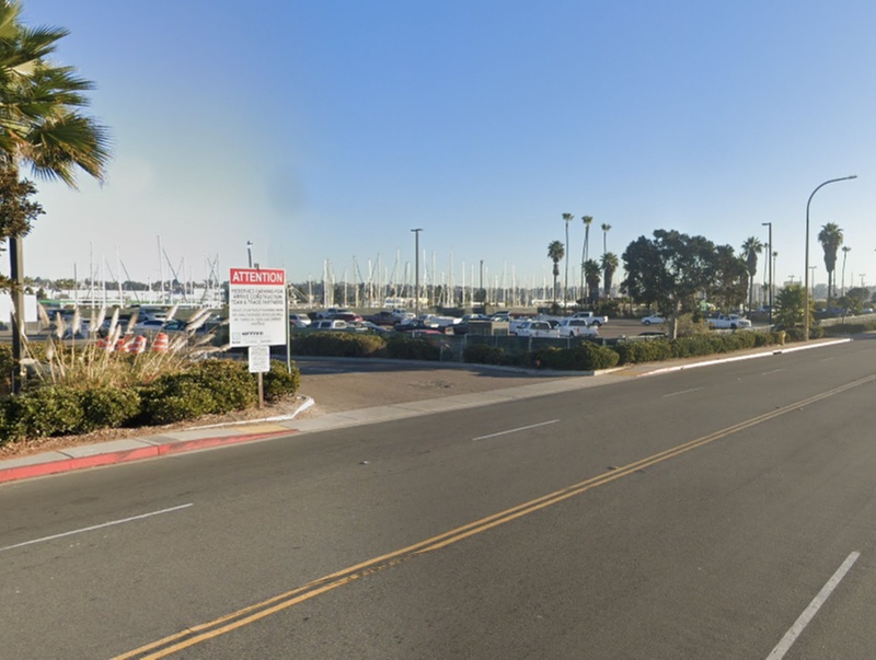 Parking at 851 Harbor Island Dr. Lot