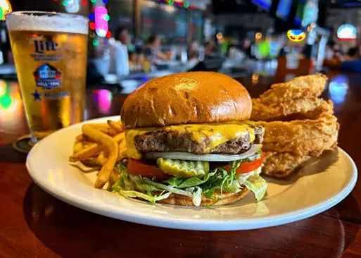 5% Cash Back at The Avenue Sports Grill