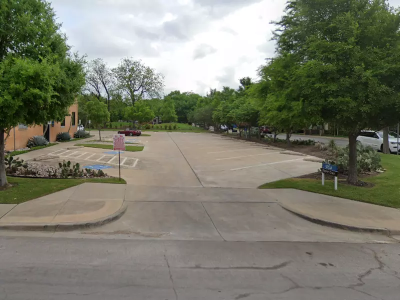 Parking at 2727 Floyd St. Lot