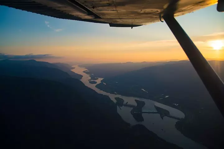 Mt. Hood & Multnomah Falls Air Tour by Envi Adventures